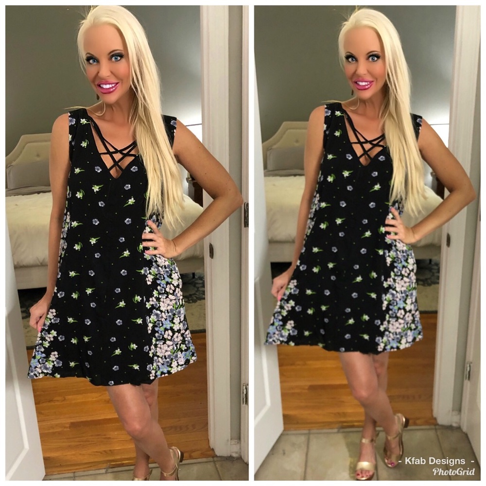 RESERVED - LAST 1! ❤️Black Floral Cage Front Dress - Picture 4 of 4